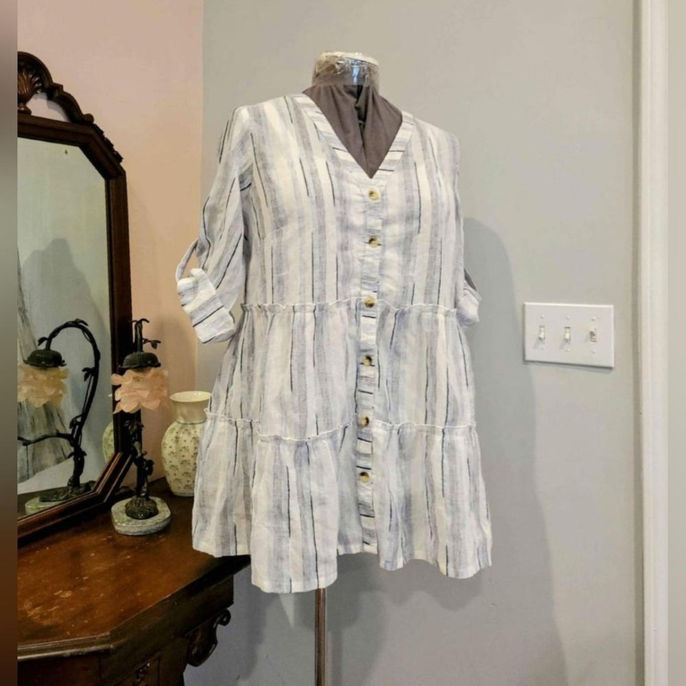 NWT 1X Long Tiered Blouse